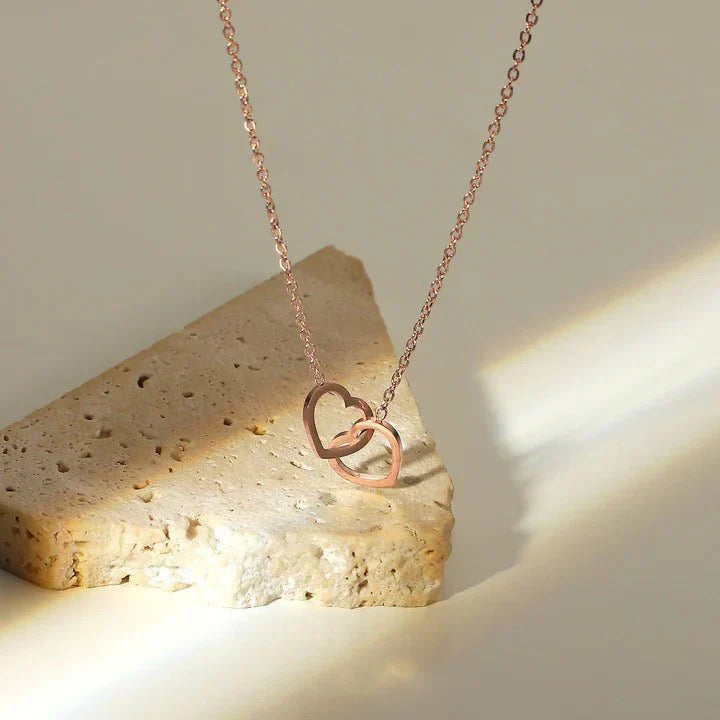 COLLAR GRABADO CON CAJA DE ROSA ETERNASCèlinne MadridROJOORO ROSA 18K
